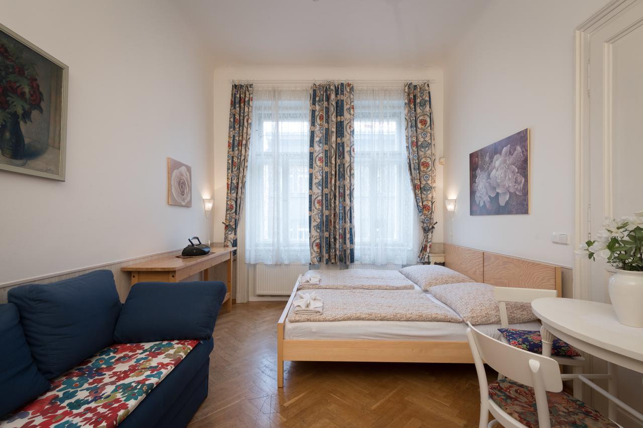 Aparthotel Alice House 3*