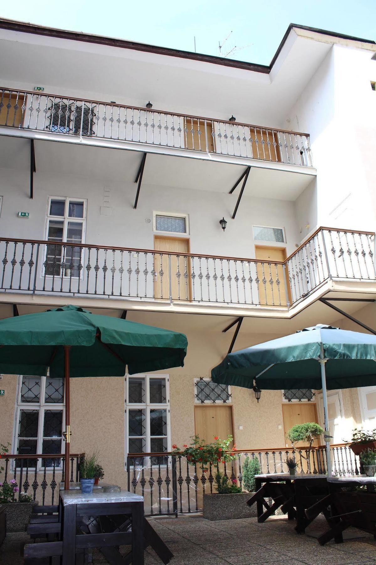 Alice House Aparthotel 3*